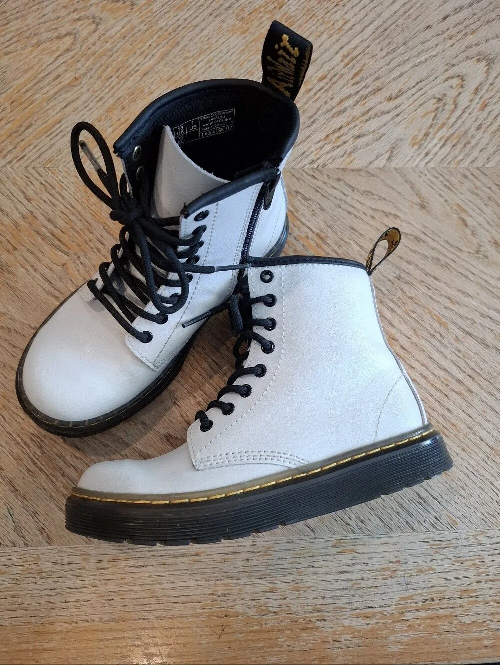 Doc Dr. Martens Girls Zavala J Lace Up Combat Boot White Size 1 Youth